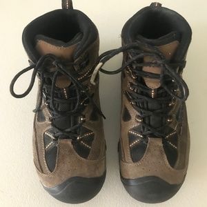 Men's Size 9 Outland Hiking Boots